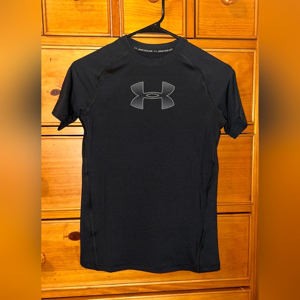 *NTW* Under Armour Midnight Black Tee. Size Boys XL.